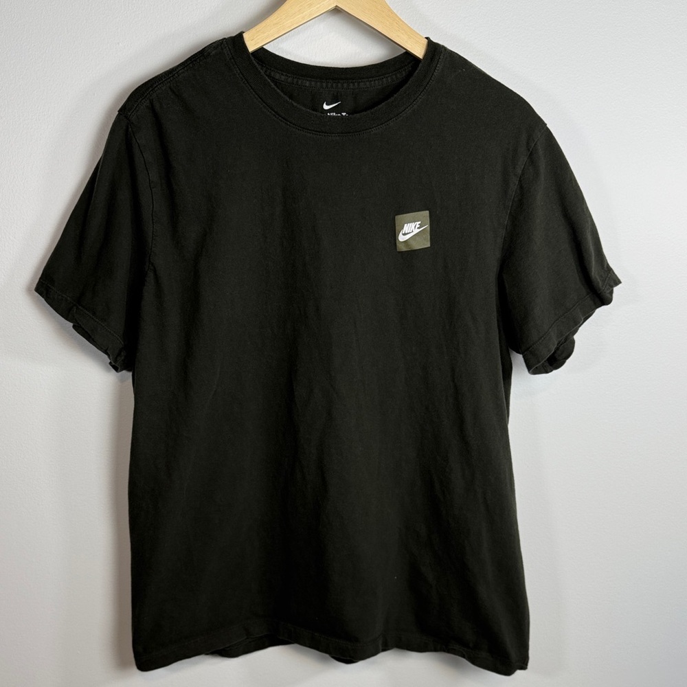 Nike Men's Olive Green Box Logo Graphic T-Shirt Large